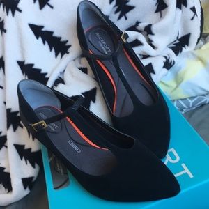 New Rockport Kalila T-Strap V81239 in Black Kid Suede Leather Size 10